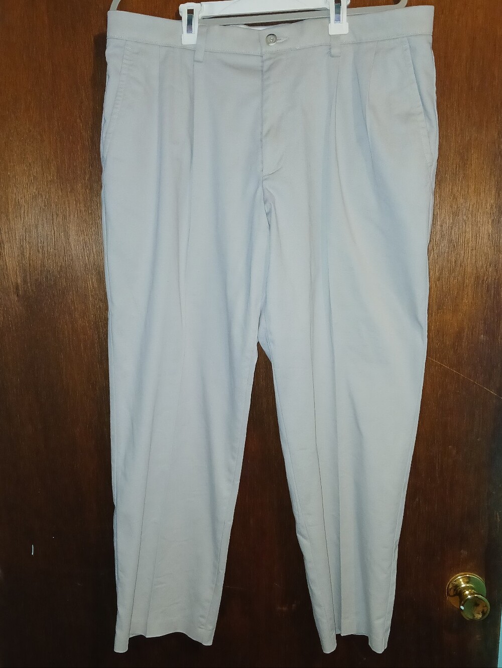 Dockers Off White/Light Gray Pleated Classic Fit Chino Pants Size 38W X 38L